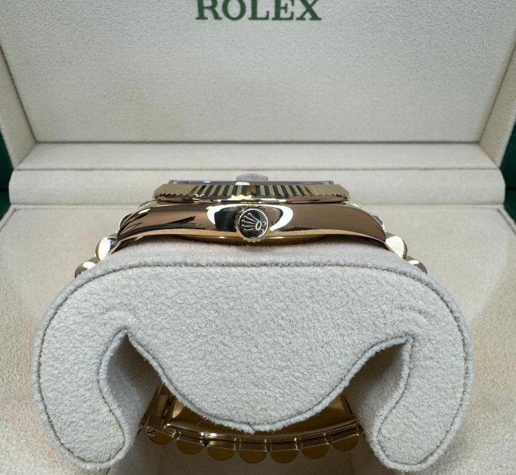 Rolex Day-date 40 Champagne Baguette Dial