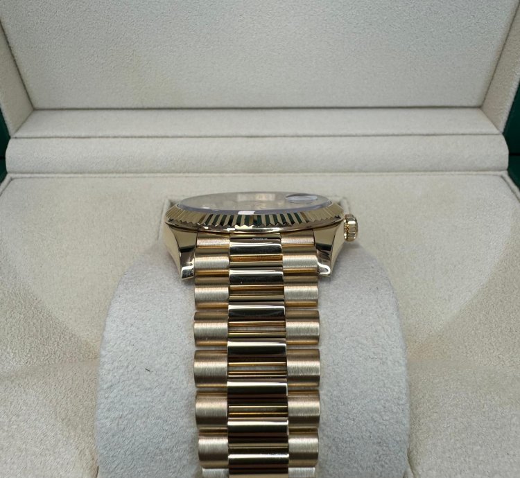 Rolex Day-date 40 Champagne Baguette Dial