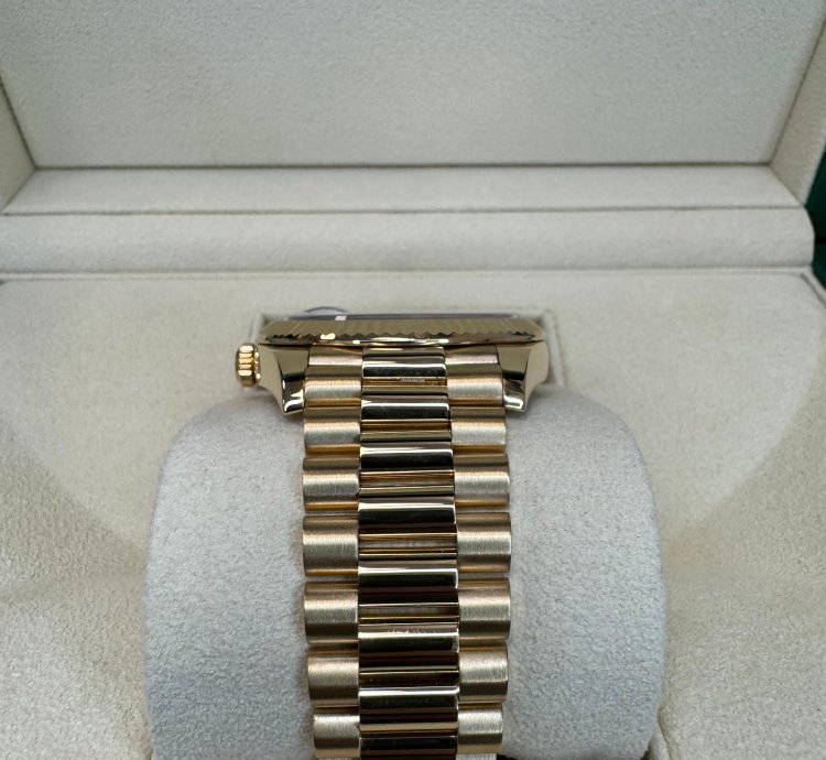 Rolex Day-date 40 Champagne Baguette Dial
