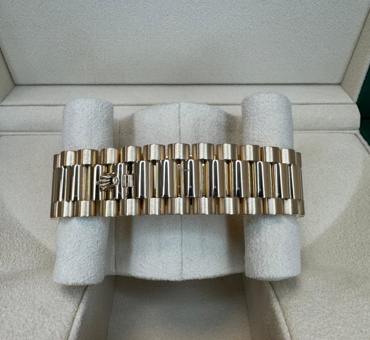 Rolex Day-date 40 Champagne Baguette Dial