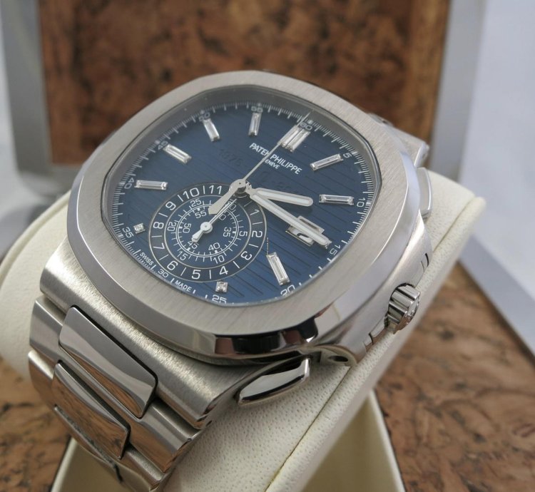 Patek Philippe Nautilus 5976 2017 Sehr Gut Full Set