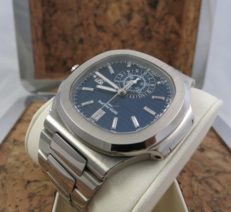 Patek Philippe Nautilus 5976 2017 Sehr Gut Full Set
