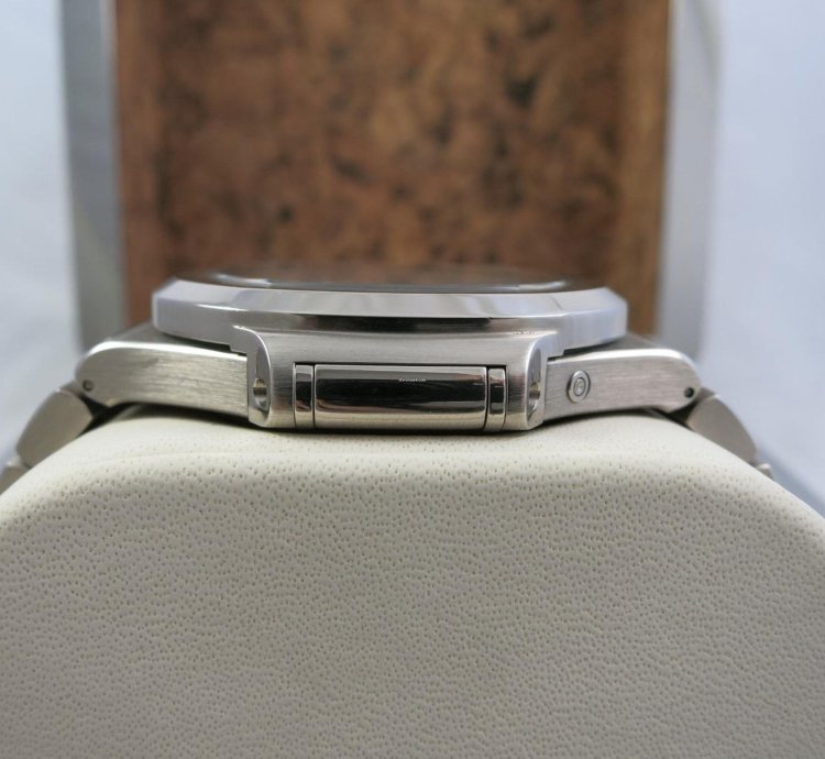 Patek Philippe Nautilus 5976 2017 Sehr Gut Full Set