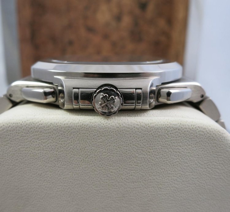Patek Philippe Nautilus 5976 2017 Sehr Gut Full Set