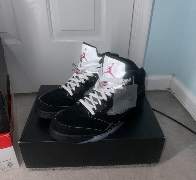 Air Jordan 5 Retro Black Metallic Size-11 Deadstock
