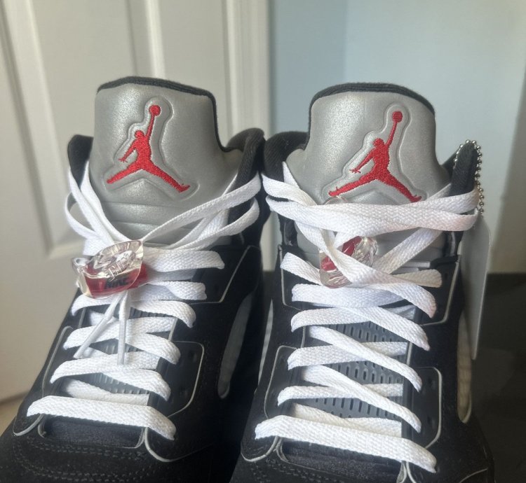 Air Jordan 5 Retro Black Metallic Size-11 Deadstock