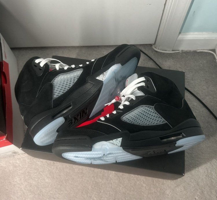 Air Jordan 5 Retro Black Metallic Size-11 Deadstock