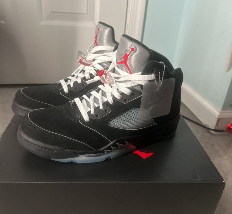 Air Jordan 5 Retro Black Metallic Size-11 Deadstock