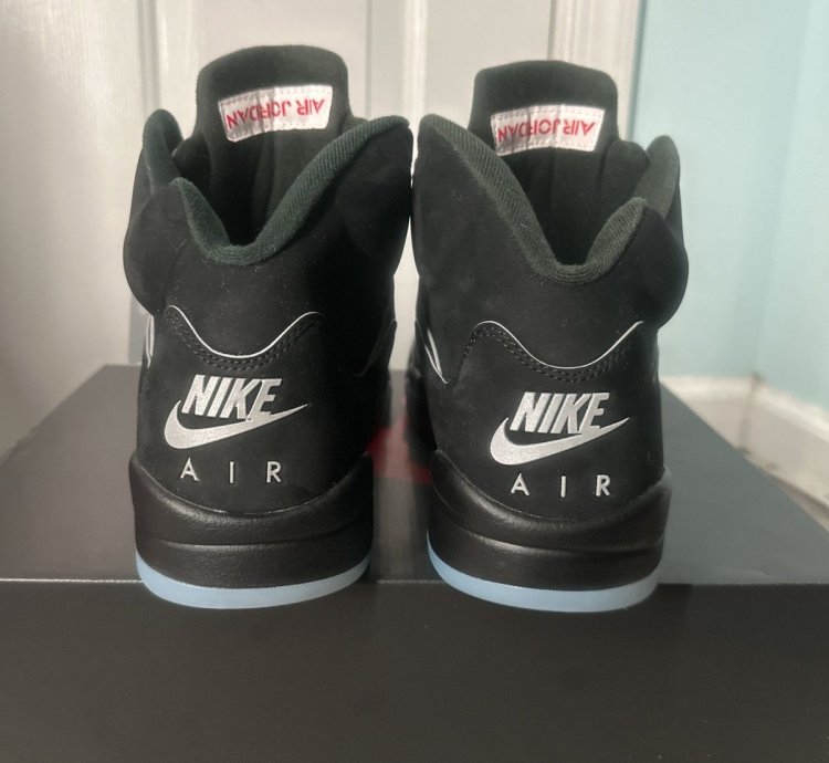 Air Jordan 5 Retro Black Metallic Size-11 Deadstock