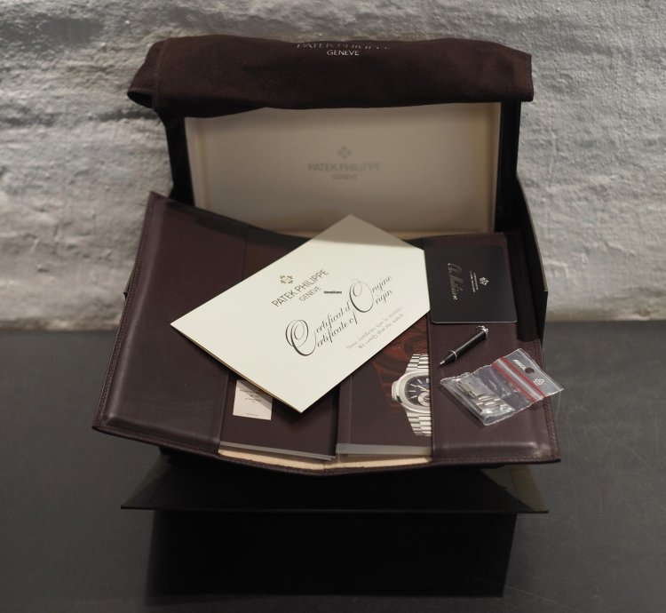 Patek Philippe Nautilus 5980 1a-001 Geneva Seal - 12 2007 - 2020 Ad Service