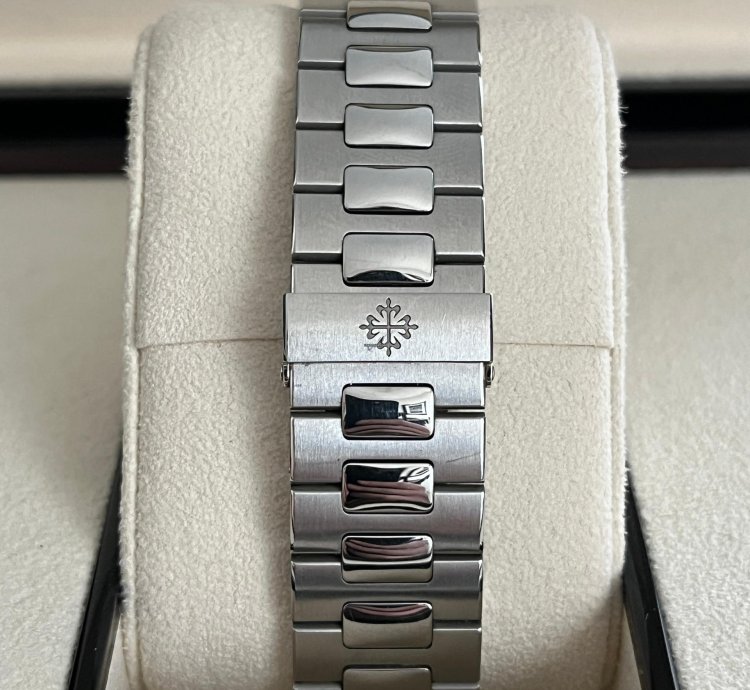 Patek Philippe Nautilus 5980 1a-014 Black Dial Never Polished Full Set Ita
