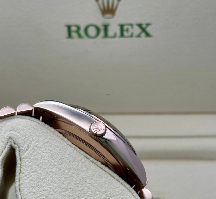 Rolex Day-date 40 Chocolate Motif Dial
