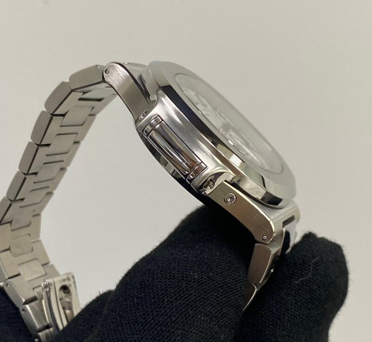 Patek Philippe Nautilus 5980 1a-019 White Nautilus