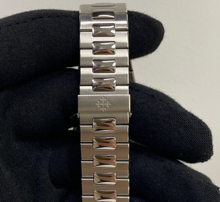 Patek Philippe Nautilus 5980 1a-019 White Nautilus