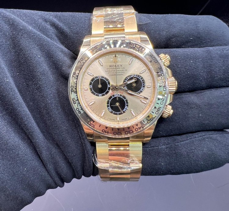 Rolex Daytona Cosmograph Daytona Yellow Gold Champagne Black Dial New Ref