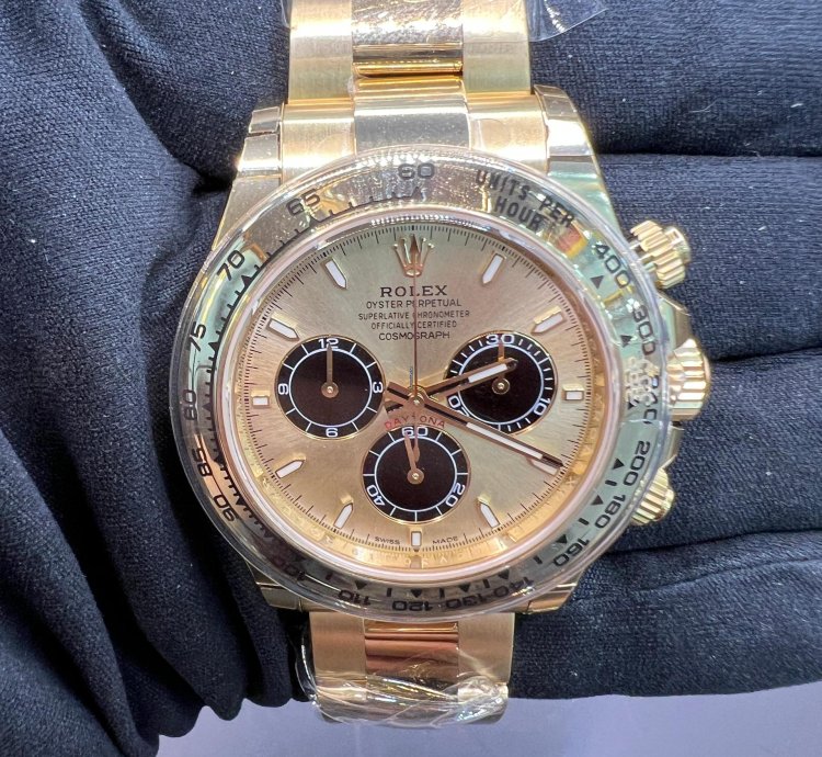 Rolex Daytona Cosmograph Daytona Yellow Gold Champagne Black Dial New Ref