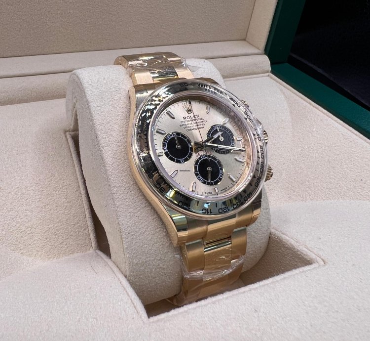 Rolex Daytona Cosmograph Daytona Yellow Gold Champagne Black Dial New Ref