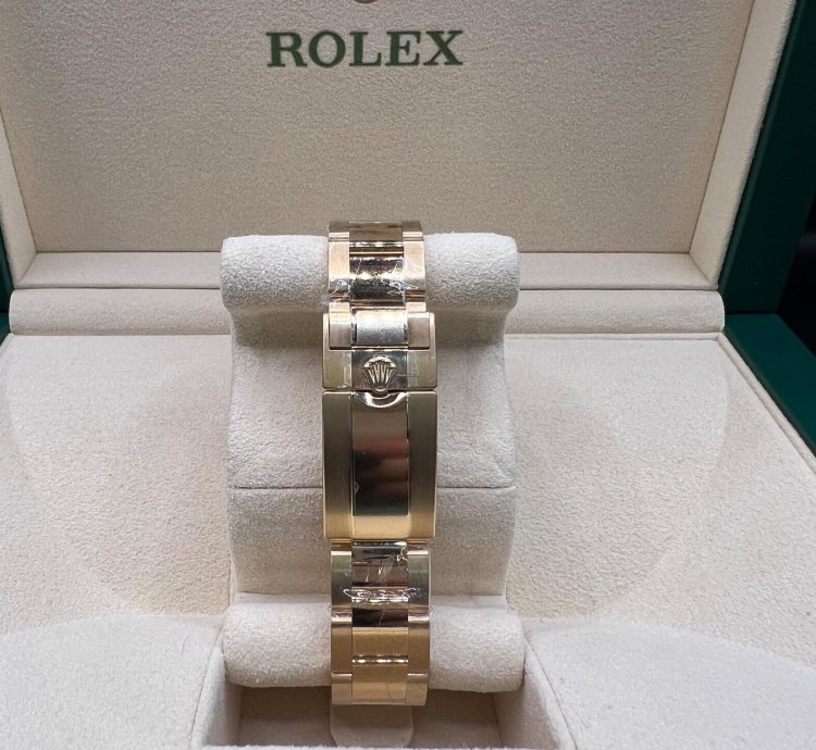Rolex Daytona Cosmograph Daytona Yellow Gold Champagne Black Dial New Ref