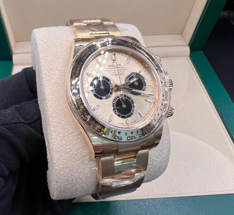 Rolex Daytona Cosmograph Daytona Yellow Gold Champagne Black Dial New Ref