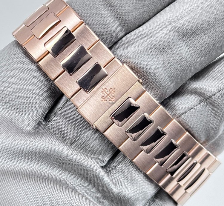 Patek Philippe Nautilus 5980 1r-001 Chronograph Date Rose Gold 2020
