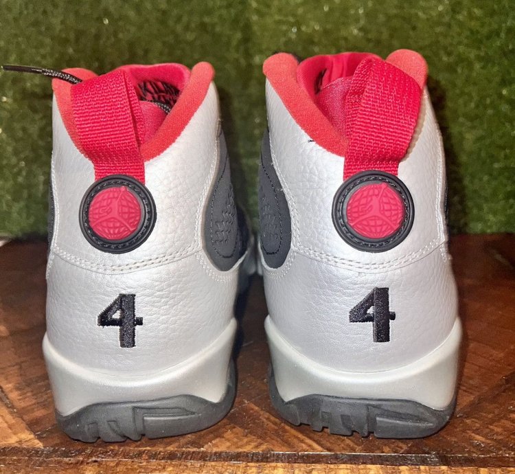Air Jordan 9 Retro Johnny Kilroy