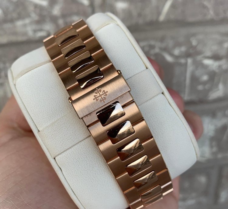 Patek Philippe Nautilus 5980 1r-001 Rose Gold Black Nautilus
