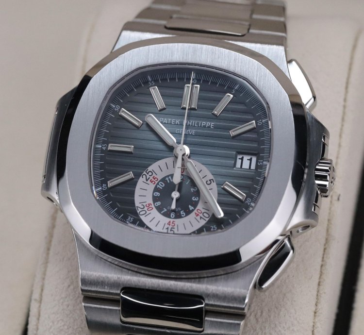 Patek Philippe Nautilus 5980 Complete Set Gradient Blue Dial Steel Bracelet 5980 1a-001 Steel