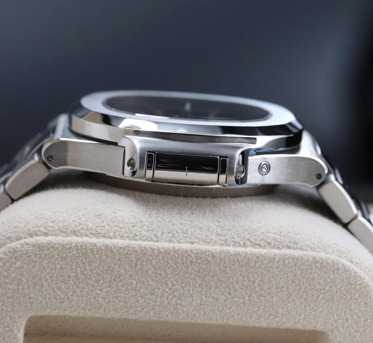 Patek Philippe Nautilus 5980 Complete Set Gradient Blue Dial Steel Bracelet 5980 1a-001 Steel