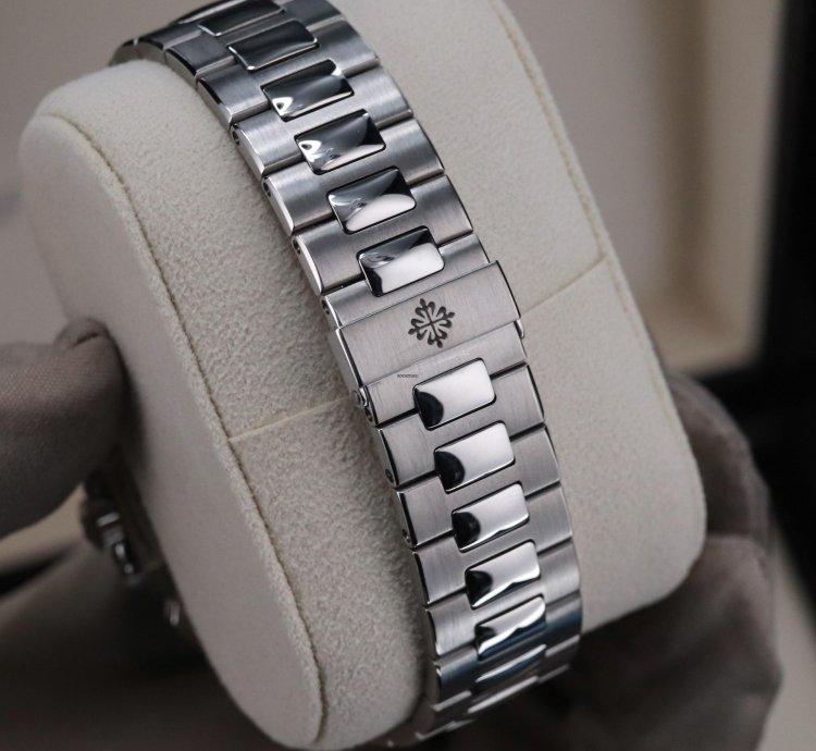 Patek Philippe Nautilus 5980 Complete Set Gradient Blue Dial Steel Bracelet 5980 1a-001 Steel