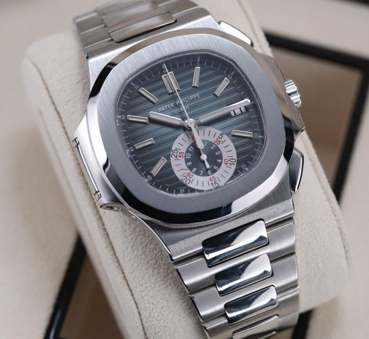 Patek Philippe Nautilus 5980 Complete Set Gradient Blue Dial Steel Bracelet 5980 1a-001 Steel