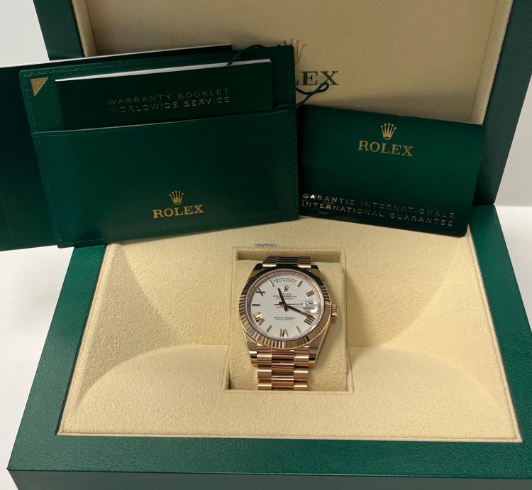 Rolex Day-date 40 Everose Gold Day-date 40 Watch Fluted Bezel White Bevelled Roman Dial 228235