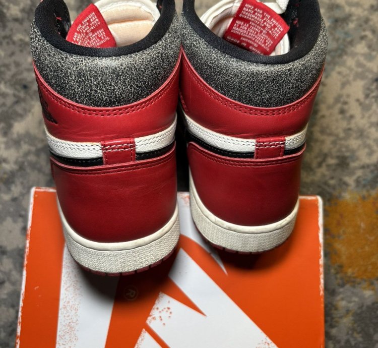 Air Jordan Retro 1 Lost And Found Size 9