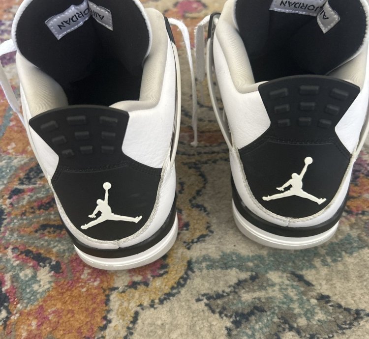 Air Jordan Retro 4 Military Black