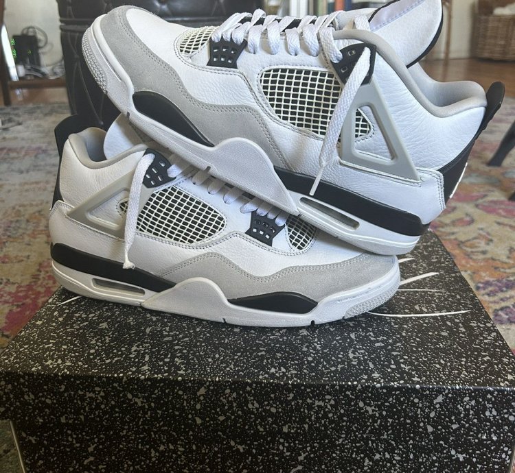 Air Jordan Retro 4 Military Black