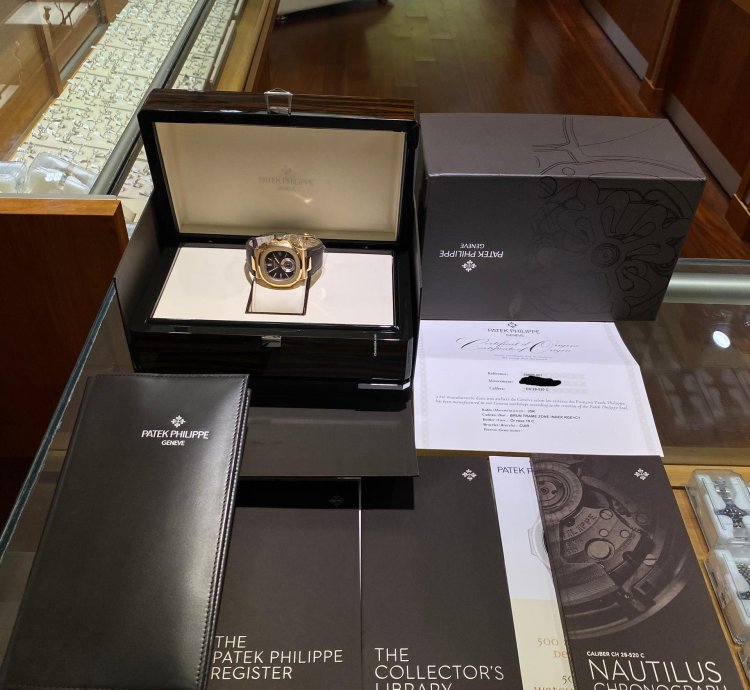 Patek Philippe Nautilus 5980r-001 40mm 18k Rose Gold Watch Box Papers Mint