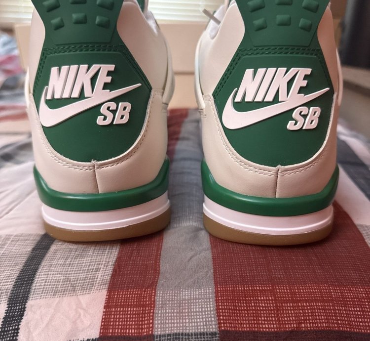 Air Jordan Retro 4 Sb Pine Green