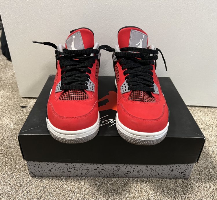 Air Jordan Retro 4 Toro Bravo