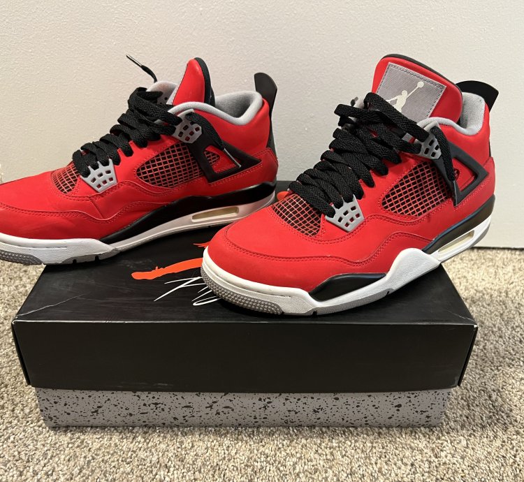 Air Jordan Retro 4 Toro Bravo