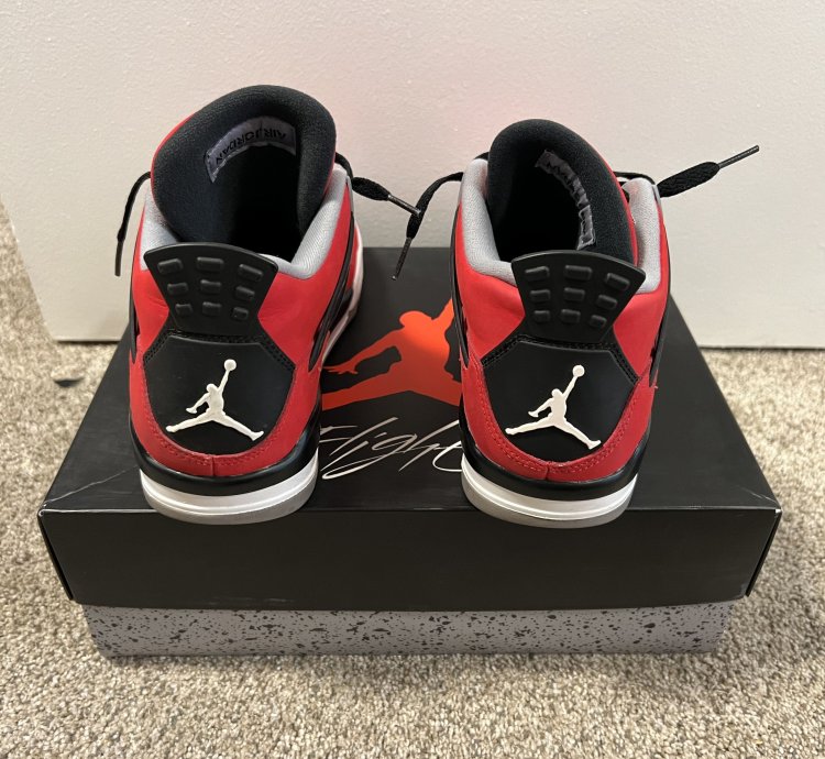 Air Jordan Retro 4 Toro Bravo