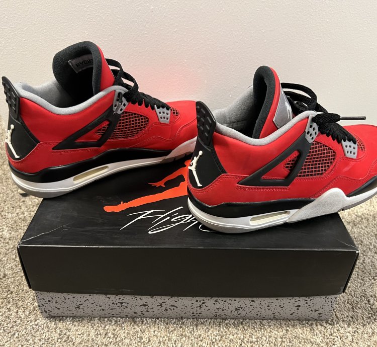 Air Jordan Retro 4 Toro Bravo