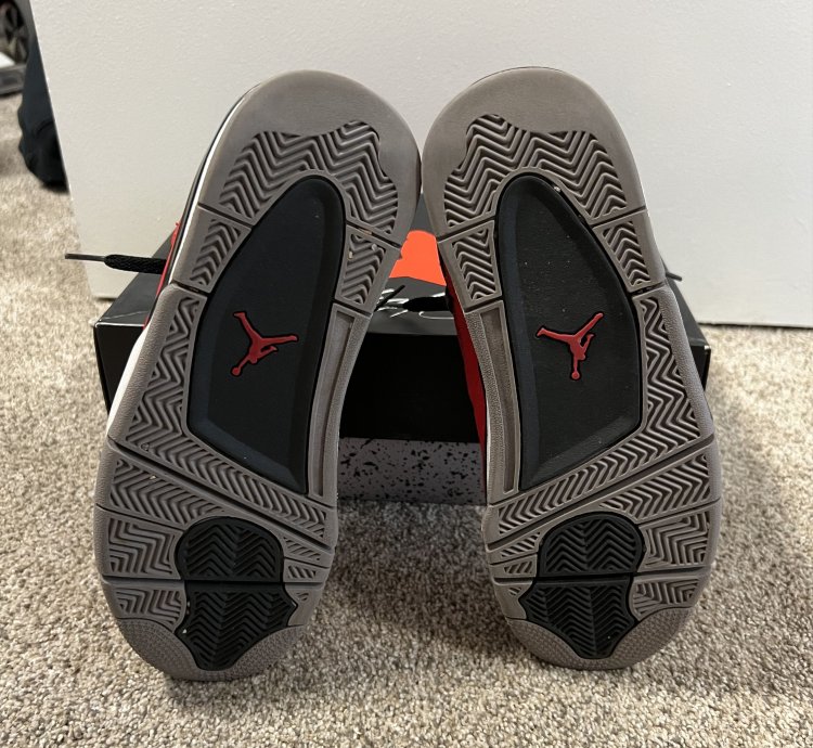 Air Jordan Retro 4 Toro Bravo