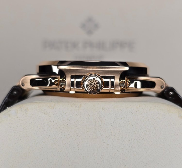 Patek Philippe Nautilus 5980r-001 Flyback Chrono Mint