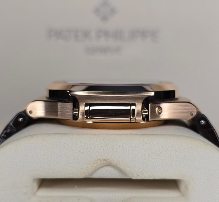 Patek Philippe Nautilus 5980r-001 Flyback Chrono Mint