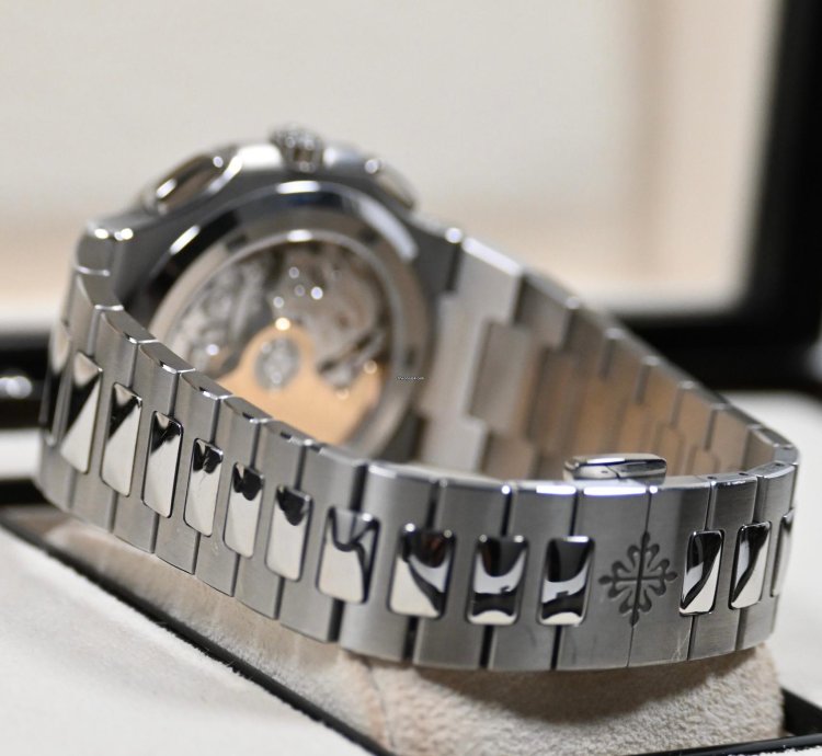 Patek Philippe Nautilus 5990 1a