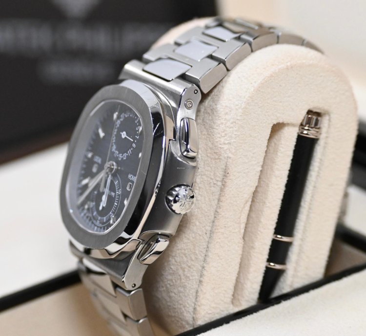 Patek Philippe Nautilus 5990 1a