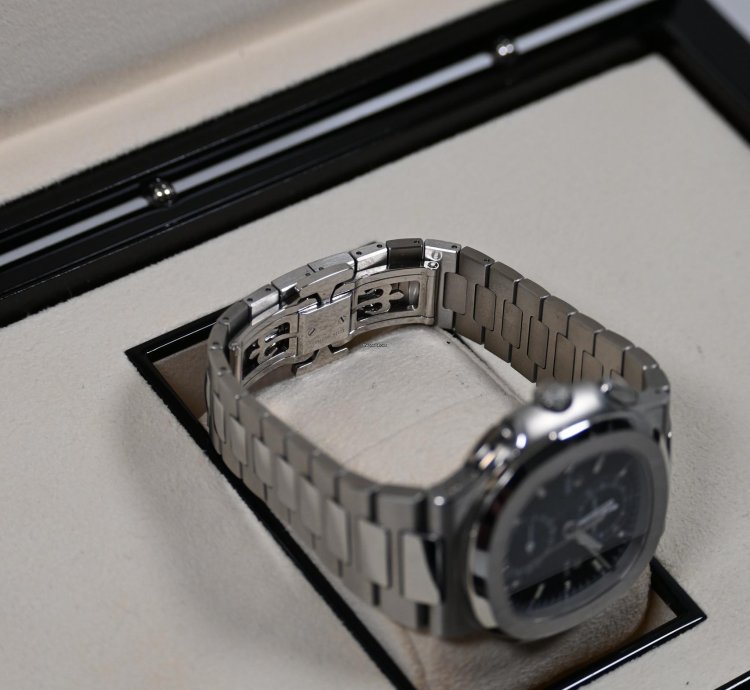 Patek Philippe Nautilus 5990 1a