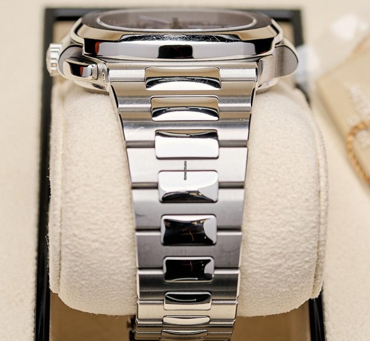 Patek Philippe Nautilus 5990 1a 2020 Grey
