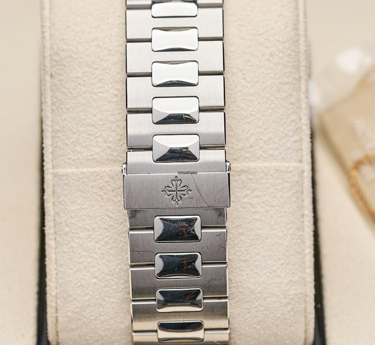 Patek Philippe Nautilus 5990 1a 2020 Grey