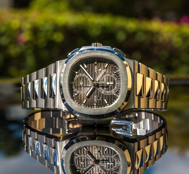 Patek Philippe Nautilus 5990 1a Grey Dial