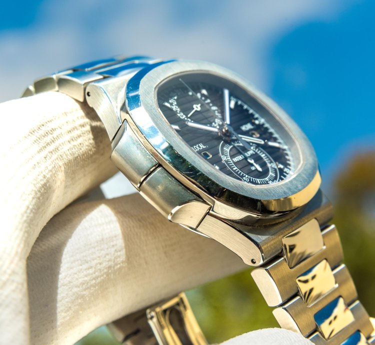 Patek Philippe Nautilus 5990 1a Grey Dial